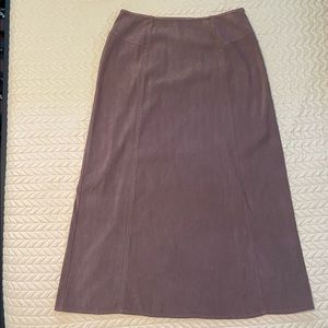Orvis suede-like brown skirt, boot length, size 8. Excellent condition!